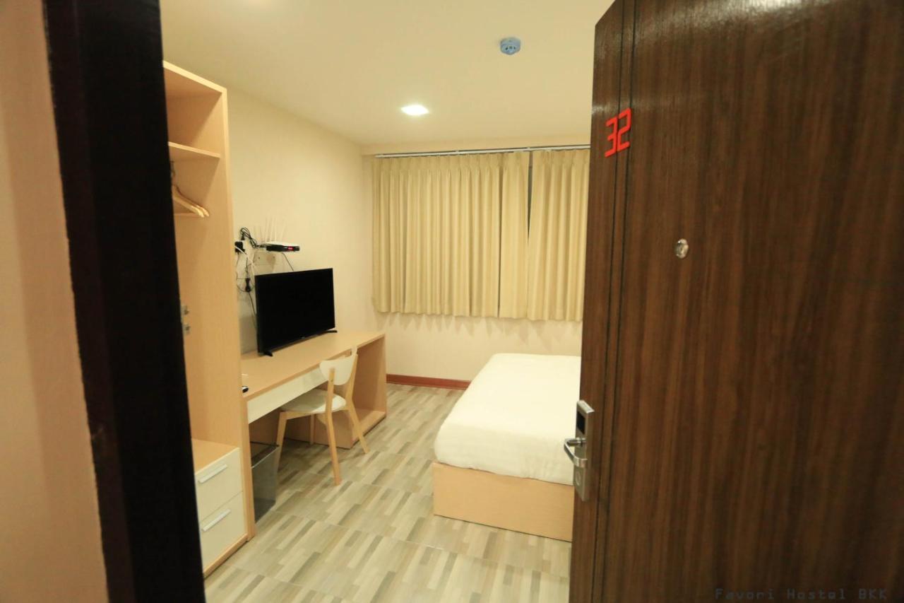 Favori Hostel Bangkok Surawong Exterior photo