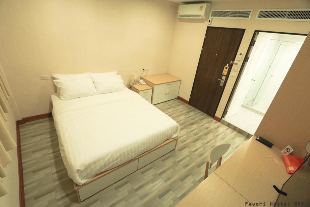 Favori Hostel Bangkok Surawong Exterior photo