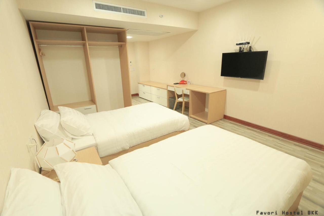 Favori Hostel Bangkok Surawong Exterior photo