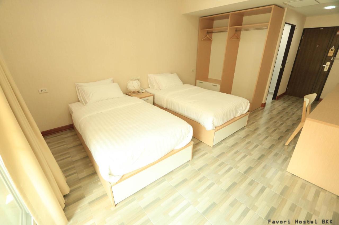 Favori Hostel Bangkok Surawong Exterior photo