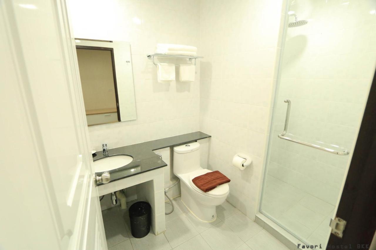 Favori Hostel Bangkok Surawong Exterior photo